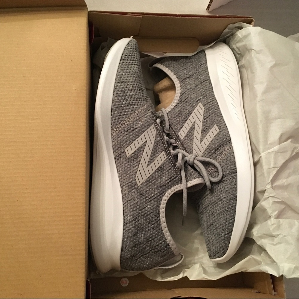 NWT Women’s New Balance WCSTLRL4 FuelCore Coast v4 Running Shoes Size 9.5 Gray